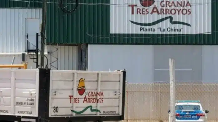 granja-tres-arroyos-despidos-salarios-2026 Planta de Granja Tres Arroyos, empresa cuestionada por gremios por despidos y atrasos salariales.