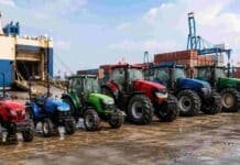 Tractores chinos: ya representan hasta el 72% de las importaciones en algunos segmentos Tractores de distintas potencias alineados en una terminal portuaria, listos para su ingreso al mercado de maquinaria agrícola.