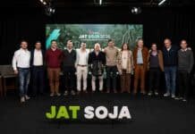 Soja: una brecha de rinde del 34% abre margen para crecer sin sumar hectáreas Foto grupal de especialistas y referentes durante la Jornada de Actualización Técnica JAT Soja 2026, realizada por DONMARIO.