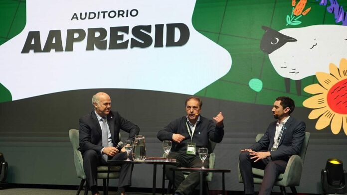 panel-auditorio-aapresid-1200x675 Funcionarios participan de un panel sobre competitividad y reglas de juego para el agro en el Auditorio Aapresid.