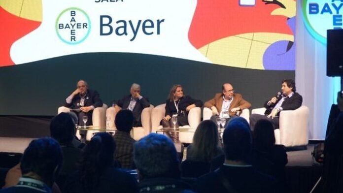 Panel de especialistas en la Sala Bayer durante una actividad del Congreso Aapresid.