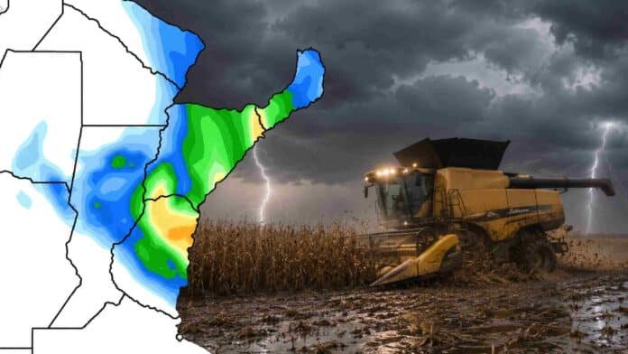 Pronóstico de lluvias sobre Argentina junto a una cosechadora de maíz trabajando bajo un cielo de tormenta con relámpagos