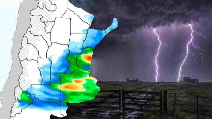 Mapa del pronóstico de lluvias en Argentina junto a una tormenta con lluvias intensas y relámpagos sobre un campo.