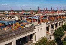 Los puertos de Buenos Aires movieron 14,8 millones de toneladas, un récord desde 2019 Terminal portuaria con contenedores y grúas, vinculada al crecimiento de las exportaciones de Santa Fe durante el primer semestre de 2026.