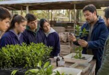SENASA unió sanidad vegetal y animal en una jornada inédita en Concordia Estudiantes agrotécnicos participan de una capacitación sobre HLB, triquinosis y prevención sanitaria en Concordia, Entre Ríos.