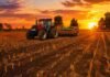 El clima mejoró en el centro norte santafesino y las labores agrícolas se reanudan de a poco Tractor con sembradora trabajando en un lote agrícola al atardecer, con cielo naranja y el sol sobre el horizonte.