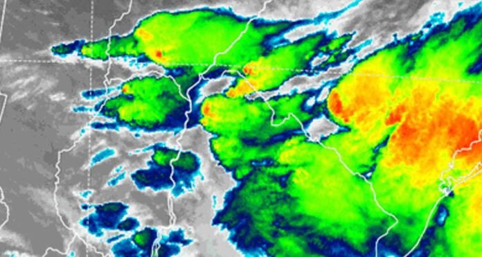 tormentas-lluvias-noreste-argentina Imagen satelital de lluvias y tormentas sobre el noreste de la Argentina y países limítrofes.