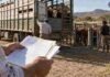CARTEZ reclama en Córdoba una ley que prohíba a los municipios cobrar por las guías de hacienda Productores preparan documentación para el traslado de hacienda durante la carga de vacunos en un establecimiento ganadero de Córdoba.