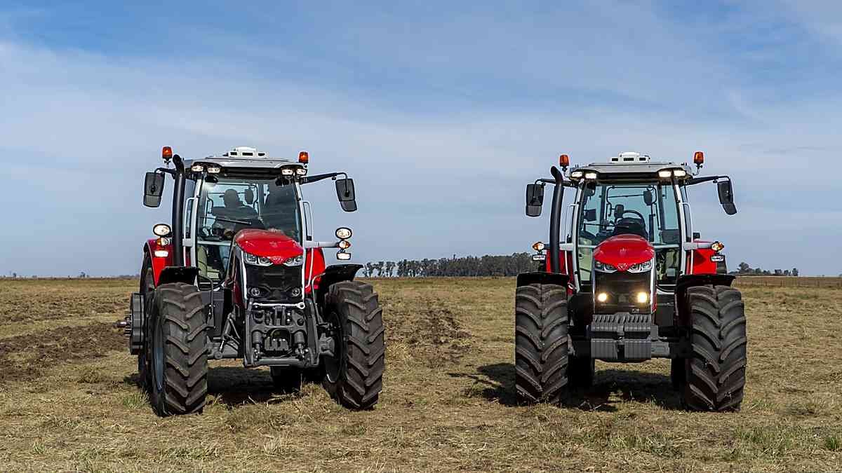 Tractores Massey Ferguson MF 7S y MF 3700 durante una demostración a campo para productores y contratistas.