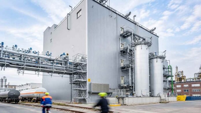 planta-basf-biohub-fermentacion Planta industrial de BASF en Ludwigshafen destinada a procesos de fermentación para producir soluciones biológicas y biotecnológicas para la agricultura.