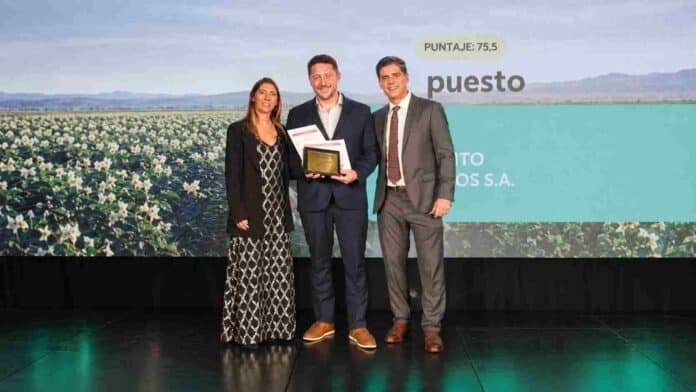 productores-papa-agricultura-regenerativa-premio Productor de papa reconocido durante la segunda edición del Desafío de Agricultura Regenerativa impulsado por McCain Foods y Arcos Dorados.