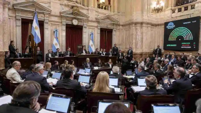 senado-nacion-biocombustibles-media-sancion-ruralnet Recinto del Senado de la Nación Argentina durante una sesión legislativa, en el marco del debate por el nuevo régimen de biocombustibles.