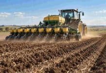 Girasol: la siembra 2026/27 ya cubre el 31,4% del área Tractor con sembradora implantando girasol en un lote agrícola durante la campaña de siembra.
