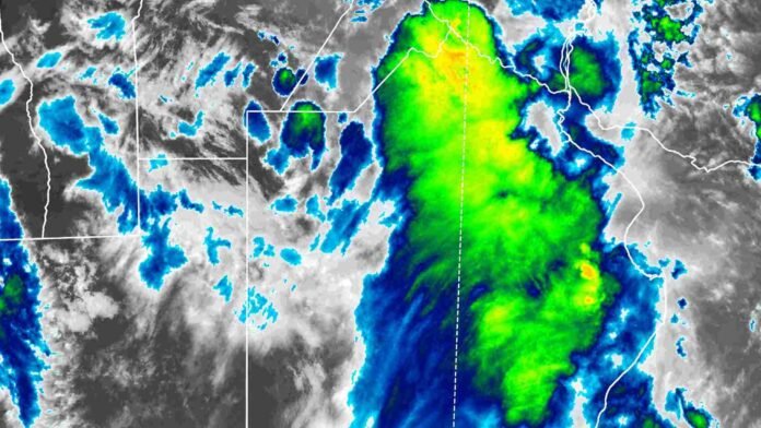 Imagen satelital de un sistema de tormentas fuertes con núcleos intensos, asociado a lluvias, ráfagas y posible caída de granizo.
