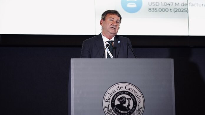 Alejandro Bravo, presidente de CAENA, durante una exposición en el X Congreso de Nutrición Animal realizado en la Bolsa de Cereales de Buenos Aires.