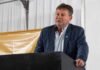 De granos a carne, leche y huevos: CAENA pone el foco en convertir mejor los nutrientes Alejandro Bravo, presidente de CAENA, durante una exposición vinculada al Congreso de Nutrición Animal 2026.