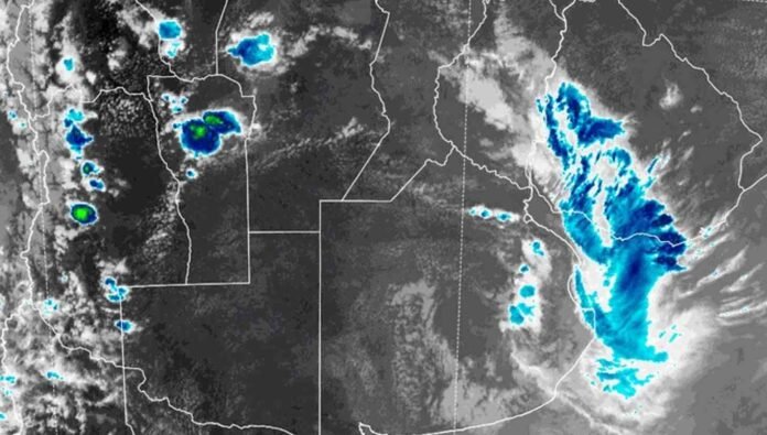 imagen-satelital-tormentas-argentina-30-octubre-ruralnet Imagen satelital de Argentina del 30 de octubre de 2026 que muestra núcleos de tormentas y nubosidad intensa sobre el centro y noreste del país.