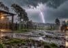 Hasta 50 mm de lluvia, granizo y fuerte actividad eléctrica en dos provincias Tormenta con lluvias intensas, granizo y fuerte actividad eléctrica en un entorno rural.