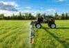 Pulverizadora Valtra Serie R, tecnología de aplicación inteligente para una pulverización más eficiente y precisa Pulverizadora autopropulsada Valtra Serie R trabajando en un lote con tecnología de aplicación y agricultura de precisión.