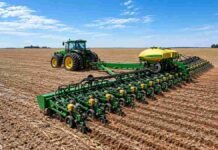 Girasol: la siembra alcanza el 50,3% del área prevista Tractor con sembradora trabajando sobre un lote agrícola durante la implantación de maíz.