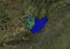 El Niño: un sistema calcula qué partes del campo podrían inundarse y cómo cambiaría la carga ganadera Imagen satelital de un campo ganadero en Corrientes con áreas marcadas en azul y verde que representan superficies potencialmente inundables y sectores disponibles según una simulación de escenarios hídricos.
