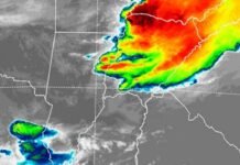 Avisos meteorológicos por tormentas fuertes, granizo y ráfagas en cuatro provincias Imagen satelital de tormentas fuertes con núcleos de gran intensidad identificados en rojo y naranja sobre el noreste argentino, durante el 22 de octubre de 2026.