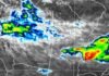Tormentas fuertes ponen bajo aviso a cinco provincias: advierten por granizo y ráfagas Imagen satelital de tormentas fuertes sobre el centro y noreste de Argentina, con núcleos de nubosidad intensa destacados en colores rojo, amarillo, verde y azul.