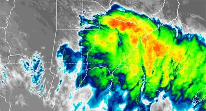 tormentas-fuertes-satelite-norte-argentino-8-octubre-ruralnet Imagen satelital de un extenso sistema de tormentas sobre el norte argentino y el Litoral, con núcleos de gran intensidad identificados en colores verdes, amarillos y rojos.
